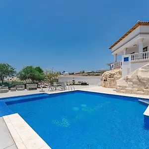 luxury-villa-nautilus-heated-pool-spa.adeje-hotels.com/